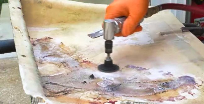 Types of materials for repairing fiberglass cracks